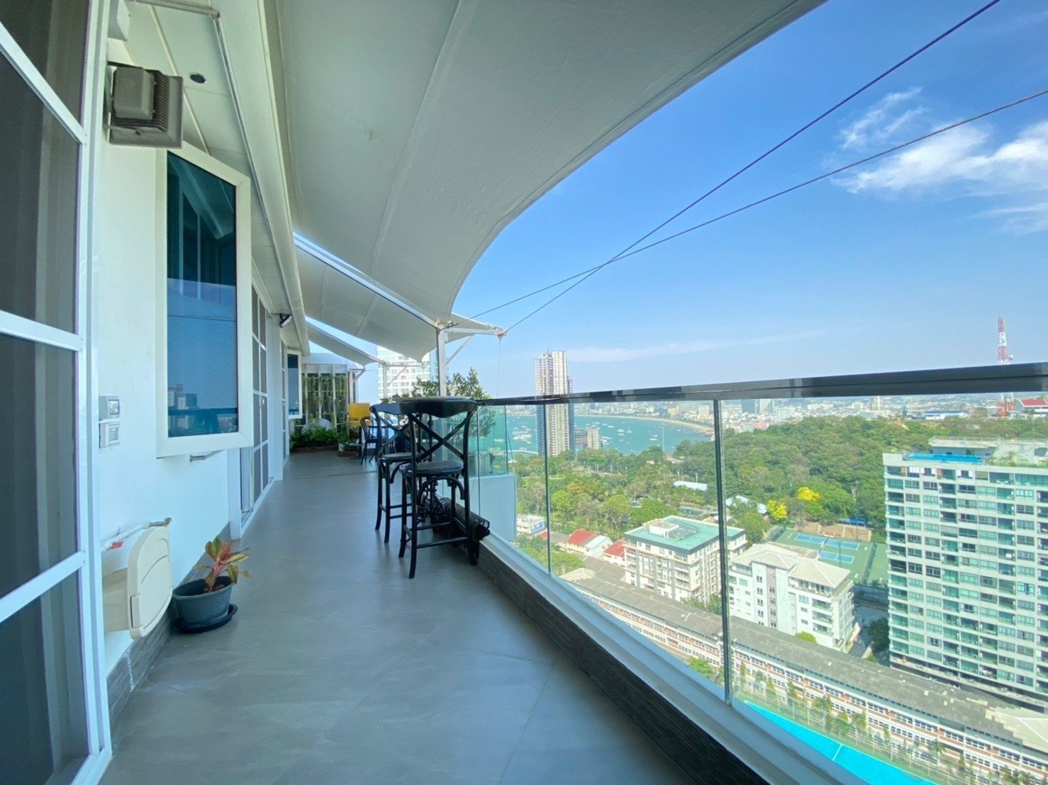 PBRE Asia Pacific Co., Ltd Agency's Penthouse for Rent at The Cliff Condo 4