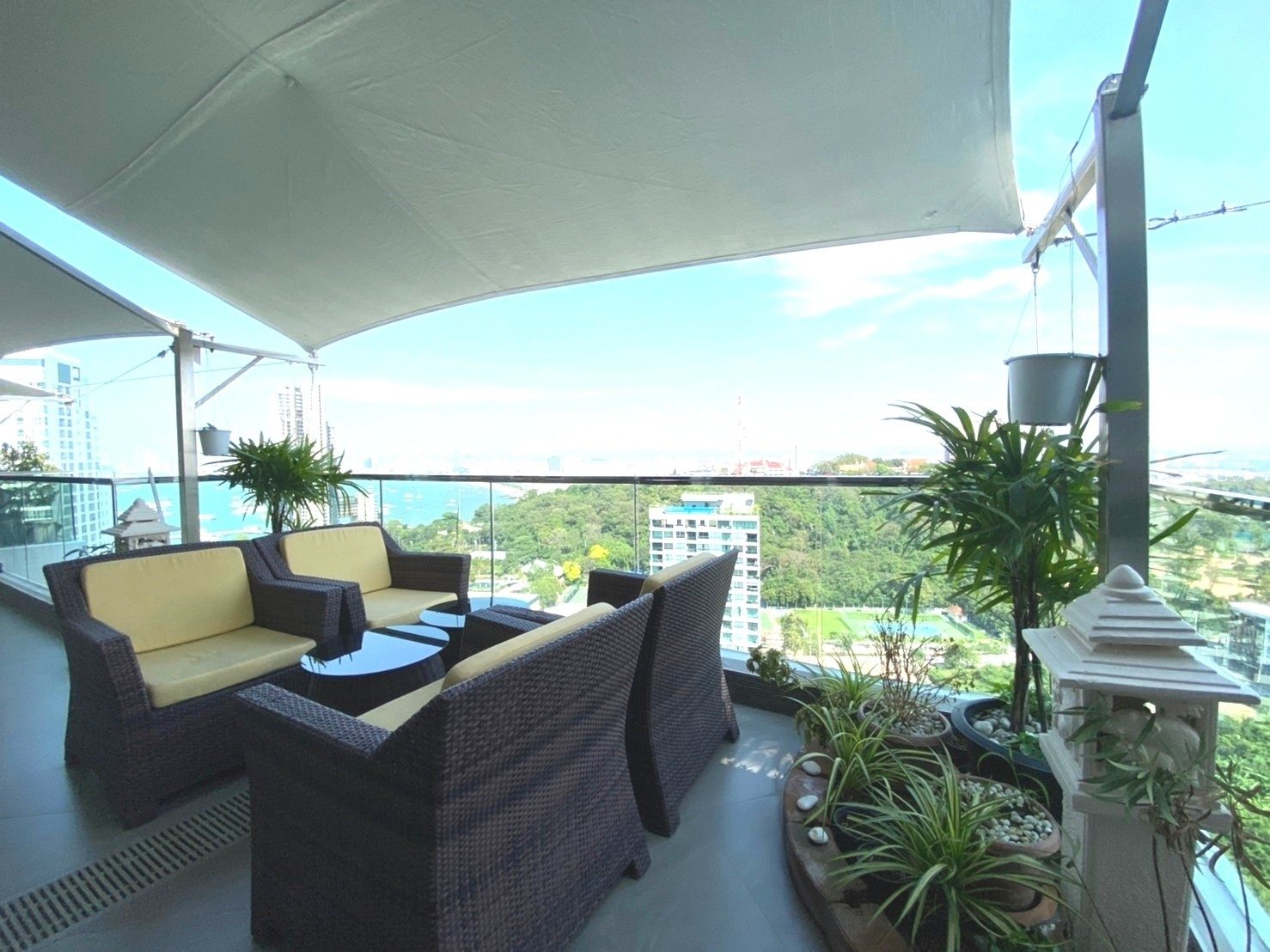 PBRE Asia Pacific Co., Ltd Agency's Penthouse for Rent at The Cliff Condo 2