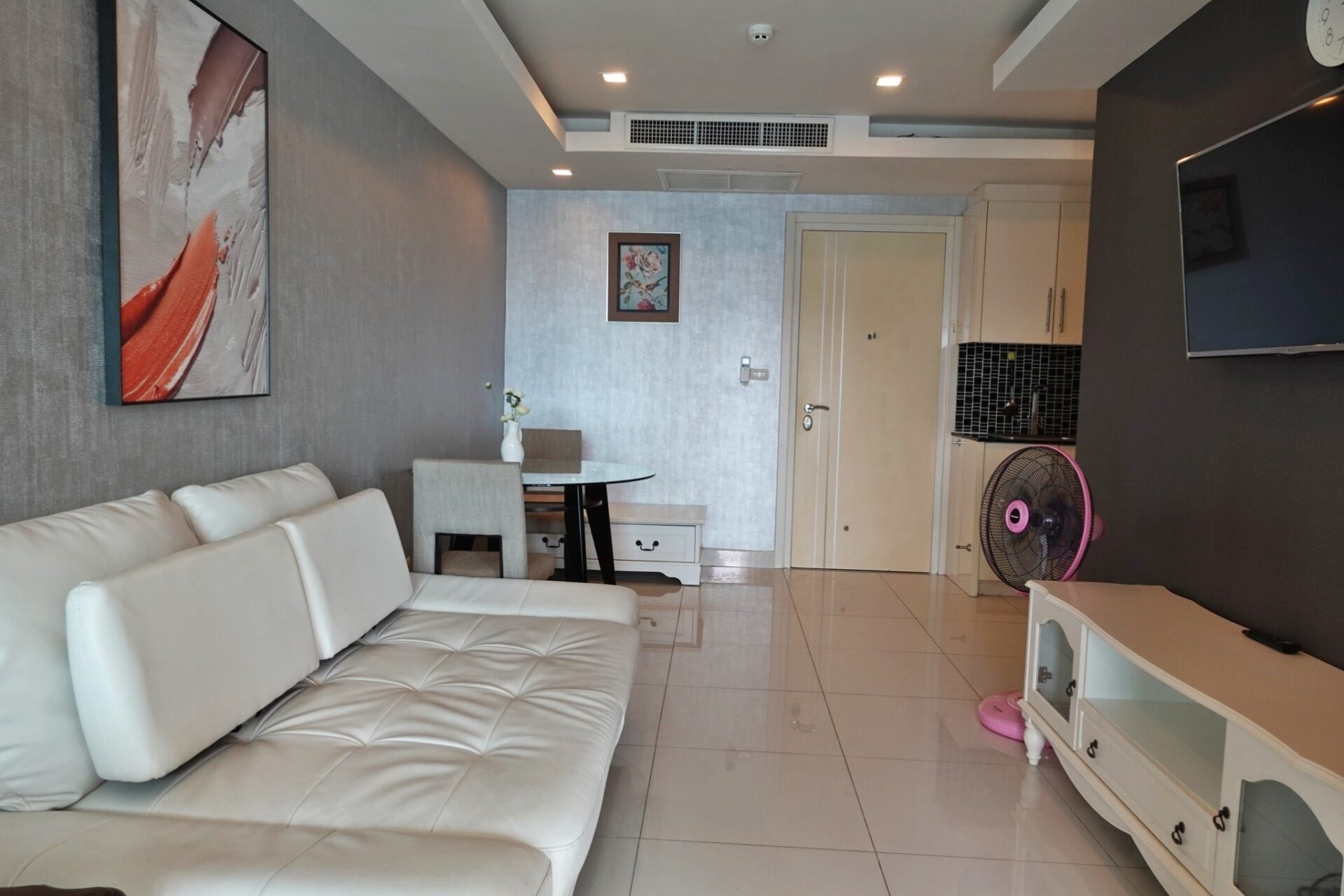 PBRE Asia Pacific Co., Ltd Agency's Cosy Beach Views Condo for Rent Full Furniture 5